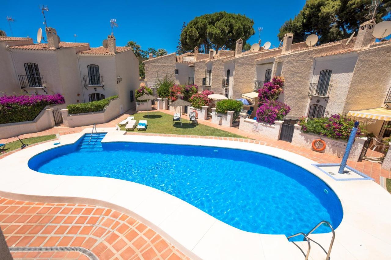 Pinos 2 Apartment Nerja Bagian luar foto